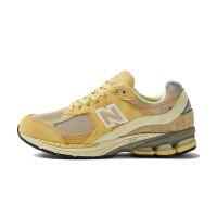 New Balance AURALEE x 2002R Sand M2002RE1 – Premium Suede & Mesh Sneakers for Ultimate Comfort and Style