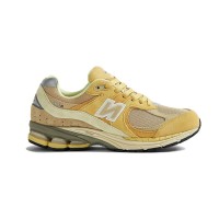 New Balance AURALEE x 2002R Sand M2002RE1 – Premium Suede & Mesh Sneakers for Ultimate Comfort and Style