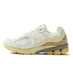 New Balance AURALEE x 2002R White M2002RA1 スニーカー – スエードとメッシュデザイン