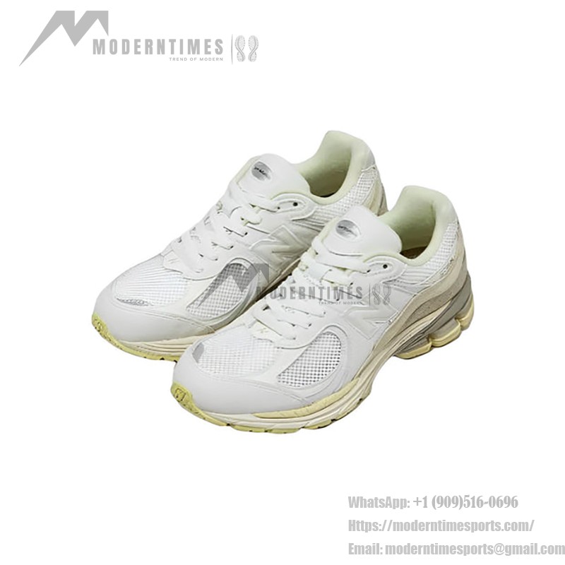 New Balance AURALEE x 2002R White M2002RA1 スニーカー – スエードとメッシュデザイン