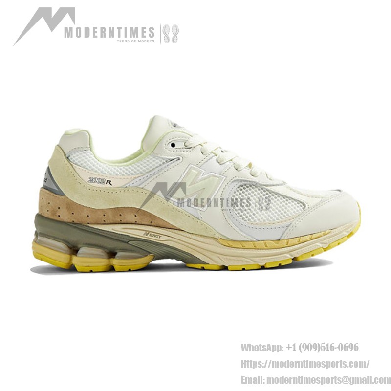 New Balance AURALEE x 2002R White M2002RA1 スニーカー – スエードとメッシュデザイン