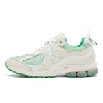 New Balance GANNI x 2002R Turtledove M2002RGC Sneaker – Suede and Mesh Design with Green Accents