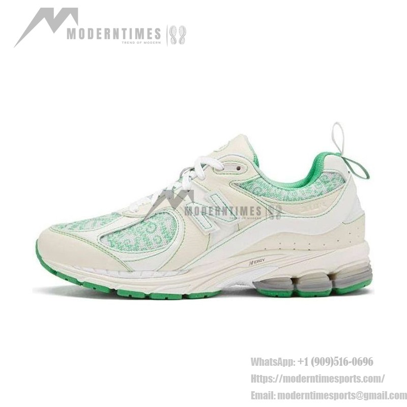 New Balance GANNI x 2002R Turtledove M2002RGC 스니커즈 – 스웨이드와 메쉬 디자인