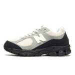 New Balance The Basement x 2002R 'Stone Grey' M2002RBA 스니커즈 – 그레이와 블랙 스웨이드 메쉬 디자인