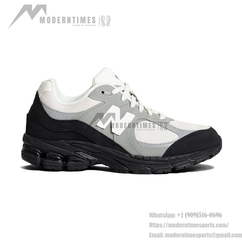 New Balance The Basement x 2002R 'Stone Grey' M2002RBA 스니커즈 – 그레이와 블랙 스웨이드 메쉬 디자인