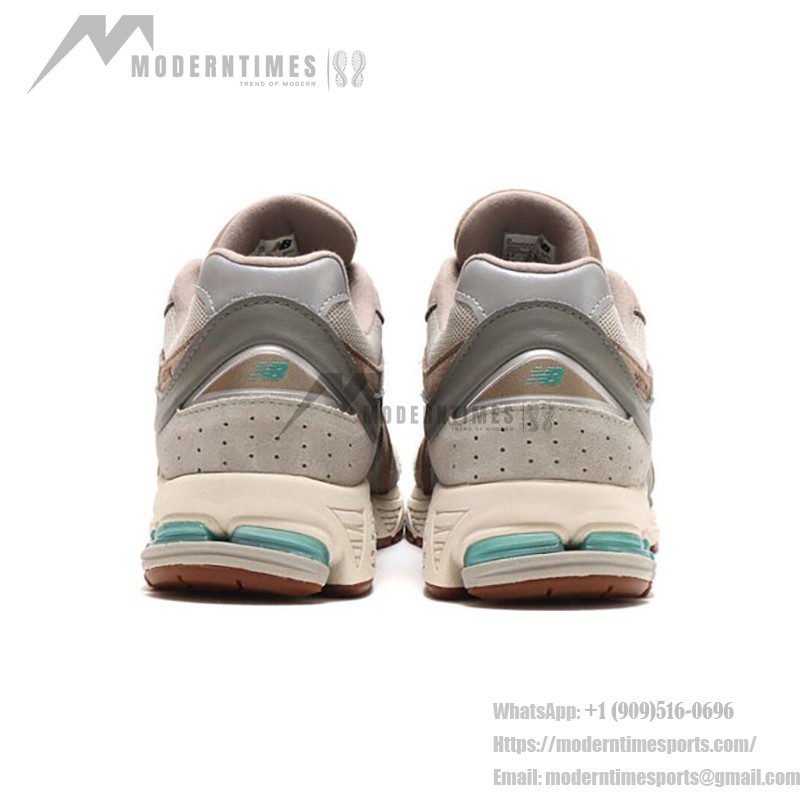 New Balance Atmos x 2002R Oasis M2002RAM 스니커즈 – 스웨이드와 메쉬 디자인