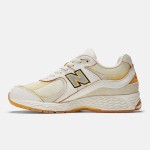 New Balance x Joe Freshgoods 2002R 'Conversations Amongst Us' M2002RJ1 スニーカー – クリーム＆イエローのスエードメッシュデザイン