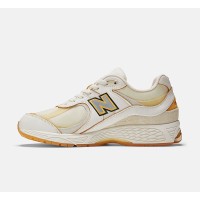 New Balance x Joe Freshgoods 2002R 'Conversations Amongst Us' M2002RJ1 – プレミアムスエード＆メッシュスニーカー（クリーム＆イエロー）