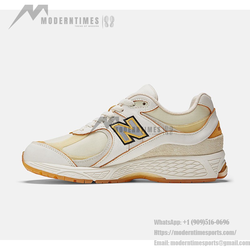 New Balance x Joe Freshgoods 2002R 'Conversations Amongst Us' M2002RJ1 スニーカー – クリーム＆イエローのスエードメッシュデザイン