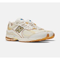 New Balance x Joe Freshgoods 2002R 'Conversations Amongst Us' M2002RJ1 – プレミアムスエード＆メッシュスニーカー（クリーム＆イエロー）