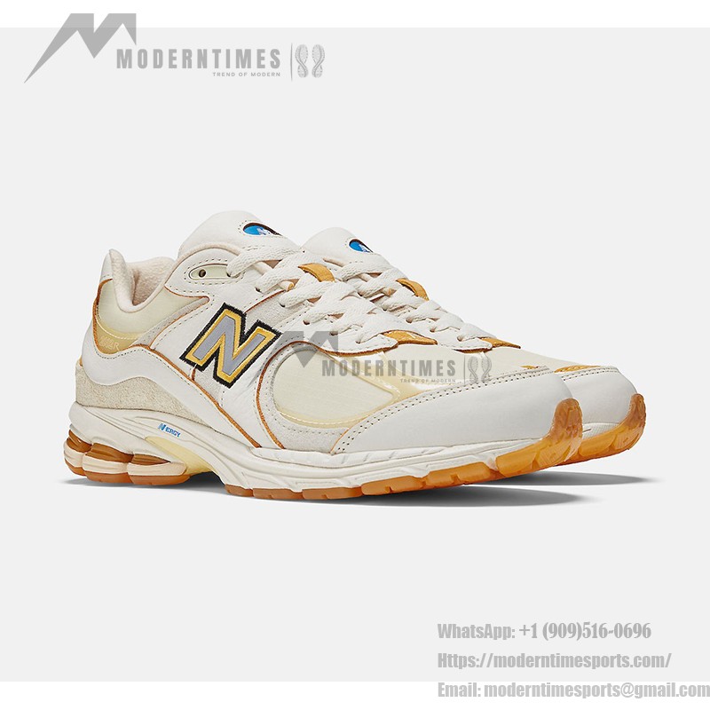 New Balance x Joe Freshgoods 2002R 'Conversations Amongst Us' M2002RJ1 スニーカー – クリーム＆イエローのスエードメッシュデザイン