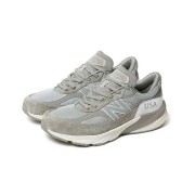 New Balance x WTAPS 990v6 Made in USA 그레이 화이트 M990WT6 – 프리미엄 스웨이드 & 메쉬 스니커즈로 최고의 편안함과 스타일