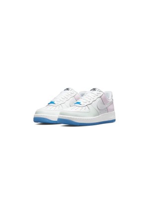 Nike Air Force 1 '07 LX UV Reactive DA8301-100 - Stilvolle weiße Sneaker mit UV-farbwechselnden Panels & blauer Sohle