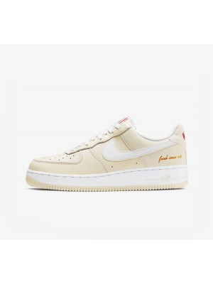 Nike Air Force 1 '07 LV8 "Popcorn" CW2919-100 - Klassische Creme-Leder-Sneaker mit roten Akzenten und Retro-Charme