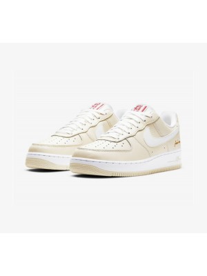 Nike Air Force 1 '07 LV8 "Popcorn" CW2919-100 - Klassische Creme-Leder-Sneaker mit roten Akzenten und Retro-Charme