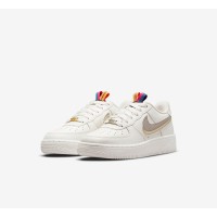 Nike Air Force 1 '07 Low - Ikonische Weiße Sneaker mit Transparentem Swoosh und Metallischen Akzenten | DH9595-001