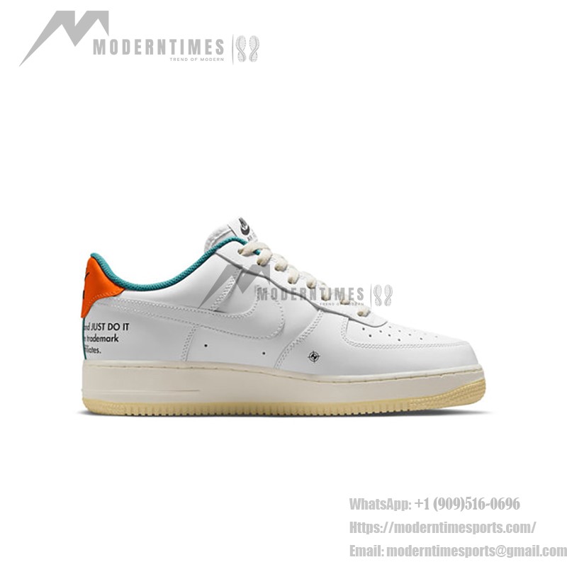 Nike Air Force 1 Low "Next Nature" DM0970-111 오렌지와 그린 포인트가 있는 흰색 스니커즈