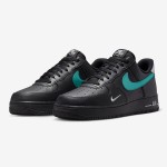 Nike Air Force 1 Low FD0654-001 - 黒レザースニーカー、エメラルドグリーンのスウッシュ付き