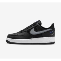 Nike Air Force 1 Low FD0666-001 - モダンなストリートスタイルのためのグレーの二重スウッシュとブルーのディテールが特徴のブラックレザースニーカー