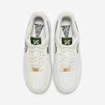 Nike Air Force 1 Low FN8892-191 - 크림색 스니커즈, 텍스처 블랙 스우시와 오렌지 포인트