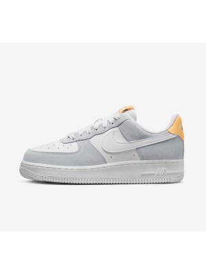 Nike Air Force 1 Low WMNS "Pure Platinum" FQ7779-001 - 화이트와 그레이에 옐로우 포인트가 돋보이는 여성용 미니멀 스니커즈