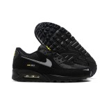 Nike Air Max 90 DO6706-001 - 그레이 스우시와 옐로우 포인트가 특징인 블랙 스니커즈