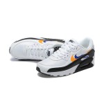 Nike Air Max 90 FJ4592-100 Weiße Sneaker mit Orangefarbenem & Blauem Grafik-Swoosh