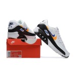 Nike Air Max 90 FJ4592-100 Weiße Sneaker mit Orangefarbenem & Blauem Grafik-Swoosh