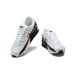 Nike Air Max 90 FJ4592-100 Weiße Sneaker mit Orangefarbenem & Blauem Grafik-Swoosh