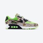 그린 메쉬와 카모플라주 오버레이가 특징인 Nike Air Max 90 'Green Camo' CW4039-300