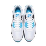 Nike Air Max 90 'Laserblau' CJ6779-100 - Weiße Sneakers mit schwarzen Overlays und blauen Akzenten