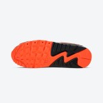 생동감 넘치는 오렌지 톤과 카모플라주 프린트가 특징인 Nike Air Max 90 'Orange Camo' CW4039-800