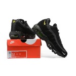 Nike Air Max 95 DO6704-001 Schwarz-Gelbe Sneaker mit Luftkissen und reflektierenden Details