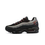 Nike Air Max 95 Logo CW7477-001 블랙, 그레이, 레드 스니커즈 측면 보기