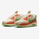 Nike Air Max Terrascape 90 DV7413-100 베이지 스니커즈, 그린 스우시와 오렌지 디테일 포함