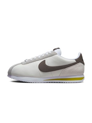 Nike Cortez 23 SNKRS Day Korea FD0398-133 - Retro-inspirierte weiße und braune Sneaker mit gelben Akzenten