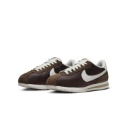 Nike Cortez Baroque Brown DZ2795-200 - Klassische braune und weiße Sneaker mit zeitlosem Komfort