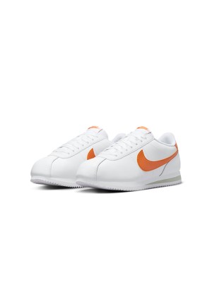 Nike Cortez Campfire Orange DM4044-102 - Retro-inspirierte weiße und orangefarbene Sneaker mit zeitlosem Stil