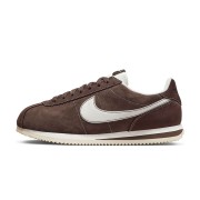 Nike Cortez Hangul Day FQ8144-237 - Premium-Braune Wildleder-Sneaker mit Retro-Design