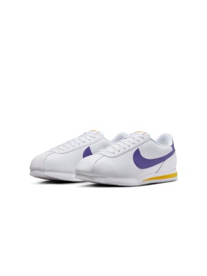 Nike Cortez Lakers DM4044-106 - Klassische weiße Sneaker mit kräftigen lila und goldenen Akzenten