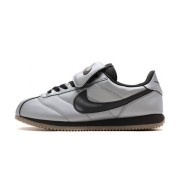 Nike Cortez Leather SE Metallic Cool Grey Black HQ3490-099 - Elegante Metallic-Graue Sneaker mit Klassischen Schwarzen Akzenten