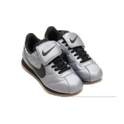 Nike Cortez Leather SE Metallic Cool Grey Black HQ3490-099 - Elegante Metallic-Graue Sneaker mit Klassischen Schwarzen Akzenten