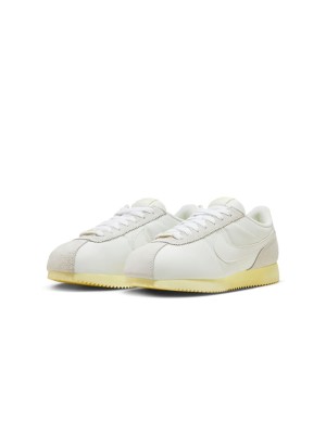 Nike Cortez Pale Yellow HF6410-118 - Zeitlose weiße Sneaker mit sanften gelben Akzenten für einen Vintage-Look