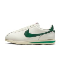 Nike Cortez Sail Gorge Green DN1791-101 - クラシックなホワイトスニーカー、鮮やかなグリーンアクセント付き