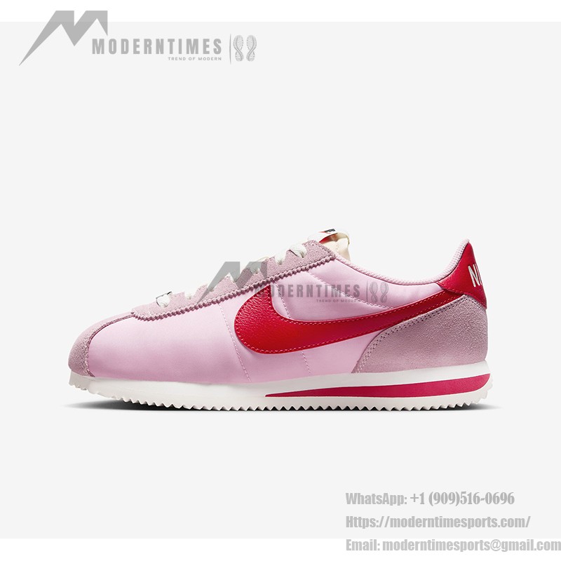 Nike Cortez TXT Medium Soft Pink HF9994-600 생동감 있는 핑크와 대담한 레드 포인트 스니커즈