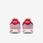 Nike Cortez TXT Medium Soft Pink HF9994-600 생동감 있는 핑크와 대담한 레드 포인트 스니커즈