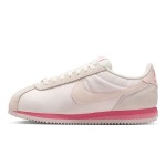 Nike Cortez Textile Light Soft Pink HF6410-666 - レトロインスパイアのピンクスニーカー