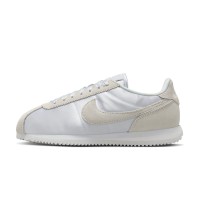 Nike Cortez Pure Platinum Tint FV5420-001 - 세련된 은색 디자인의 시대를 초월한 우아한 스니커즈