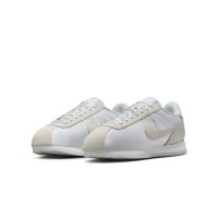 Nike Cortez Pure Platinum Tint FV5420-001 - Elegante Sneaker in Silber mit zeitlosem Stil