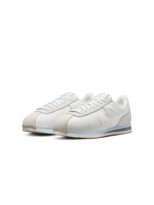 Nike Cortez Summit White Grey HF6410-101 - 時代を超えた快適さを備えたエレガントなホワイトスニーカー (グレーとブルーの繊細なディテール付き)